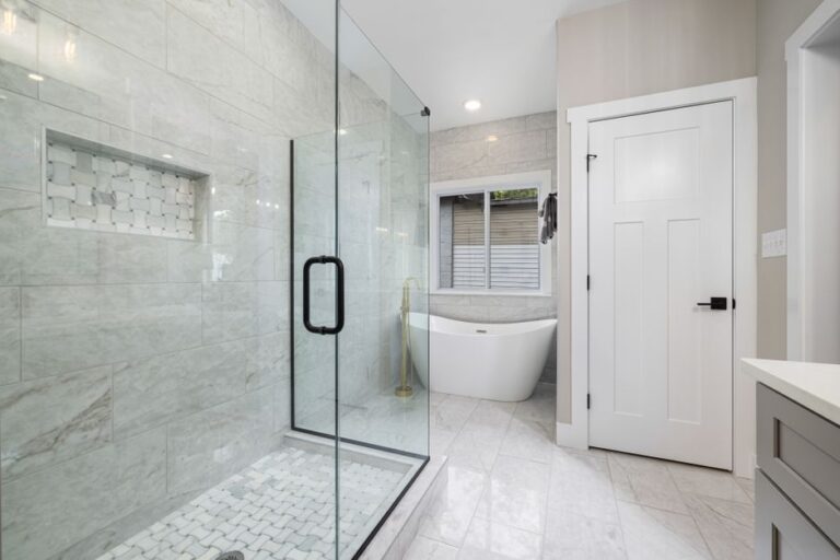 Comment changer un joint de porte de douche qui noircit ?