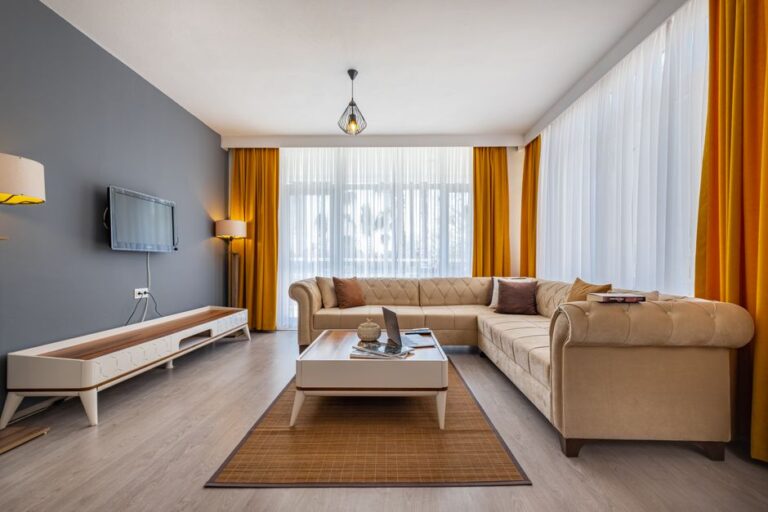 Comment disposer les meubles dans un salon en L ?